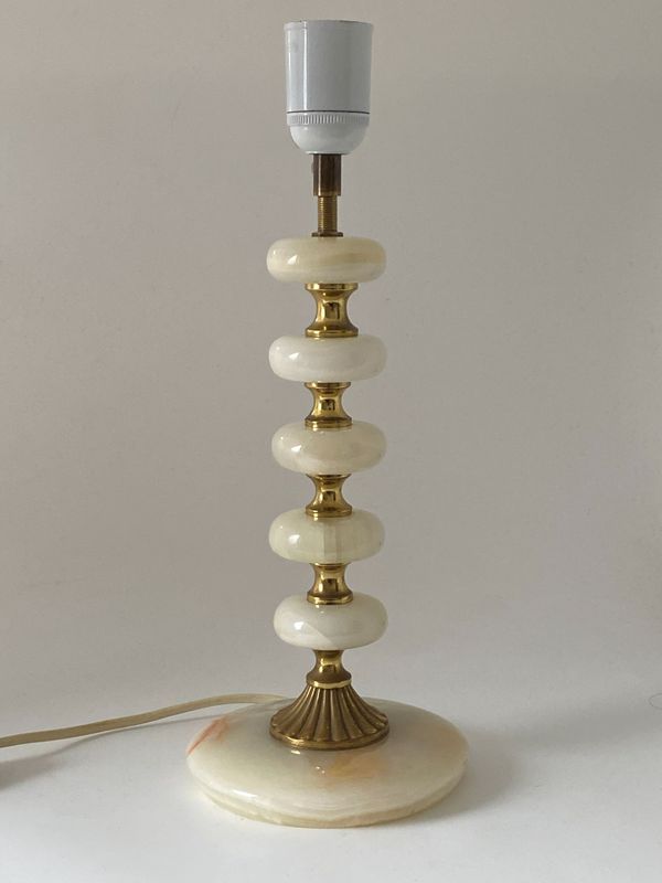 Stilig lampe i onyx og messing 