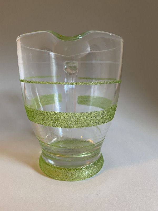 Pulverlakkert mugge i pressglass 