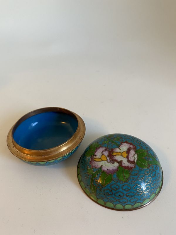 Miniatyrer cloisonné teknikk 