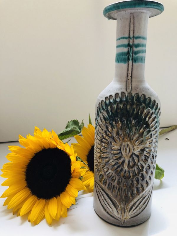 Vase med solsikke dekor