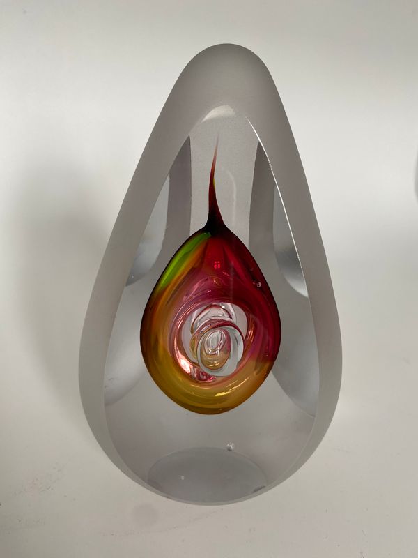 Dråpeformet papirvekt i glass 