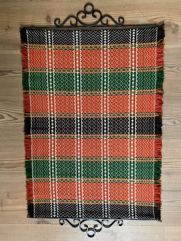 Veggteppe fra Valdres med oppheng