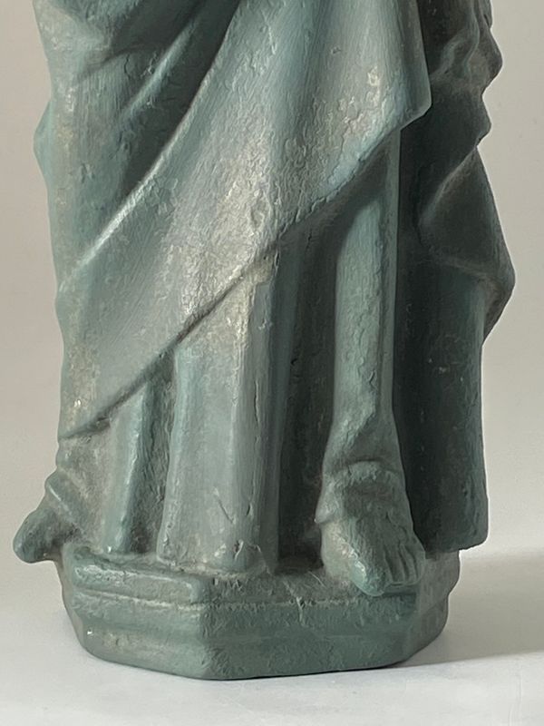 Veggskulptur apostelen Johannes 