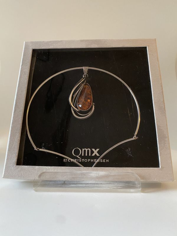 Klave i sølv med rav