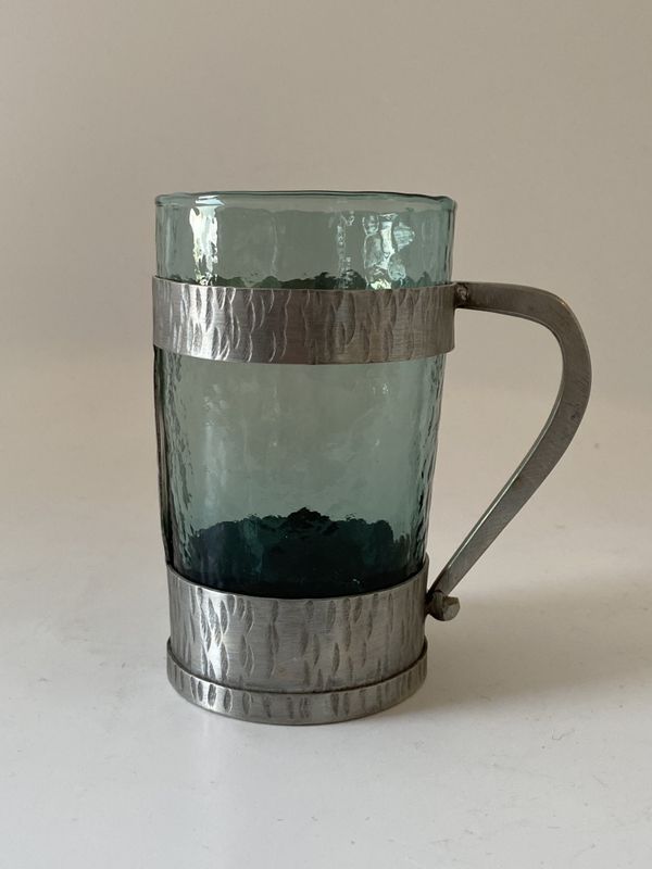 Norske tinnkrus med glassinnsats 