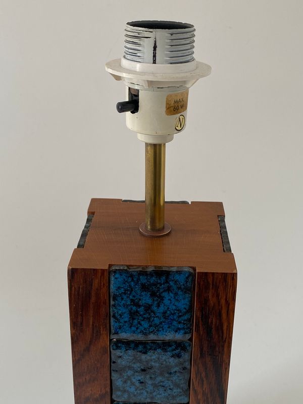 Bordlampe i palisander med keramikkfliser